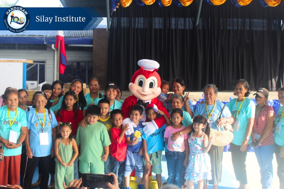 Silay Institute Holds Annual Christmas Gift-Giving Program
